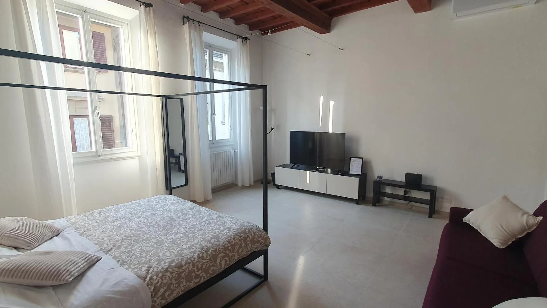 Pitti Rainbow Apartment Florence 0*,  Italy