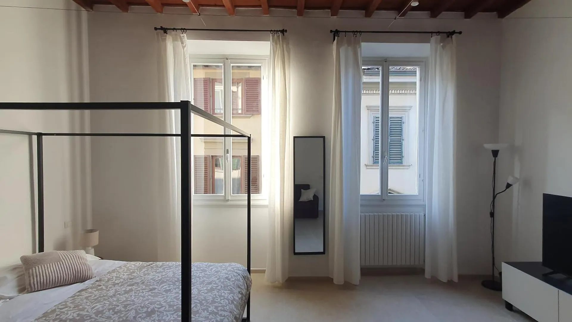 Pitti Rainbow Apartment Florence Homestay